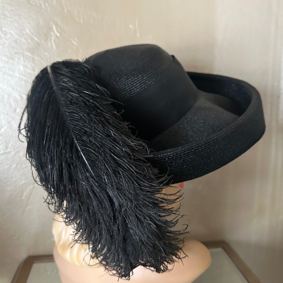 OUTSTANDING 1940s\' WIDE BRIM BLACK STRAW HAT WITH LARGE OSTRICH FEATHER main image 9